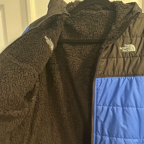 Boy’s North Face Reversible Jacket - Picture 5 of 14